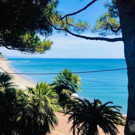 Mad Di Mare Di Arte Dormire Nyaraló Celle Ligure