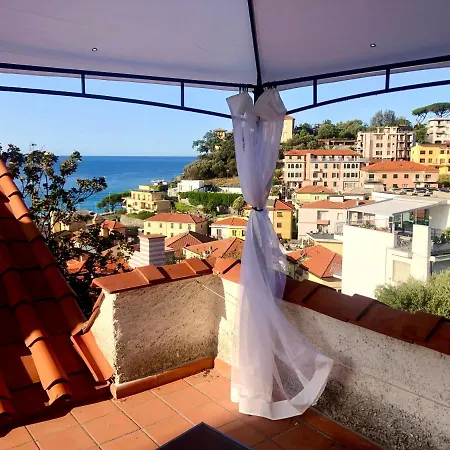 Mad Di Mare Di Arte Dormire Nyaraló Celle Ligure