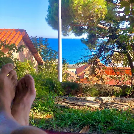 Mad Di Mare Di Arte Dormire Nyaraló Celle Ligure