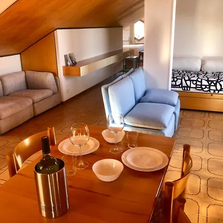 Mad Di Mare Di Arte Dormire