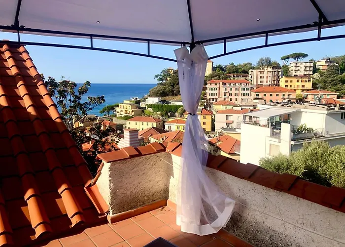Mad Di Mare Di Arte Dormire Сasa de vacaciones Celle Ligure